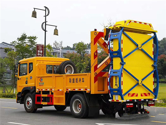 东风D9防撞缓冲车