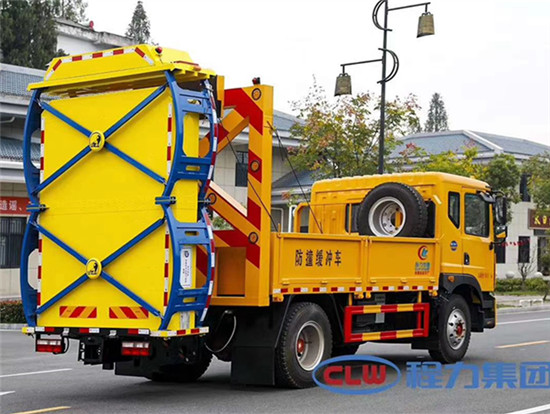 东风D9防撞缓冲车