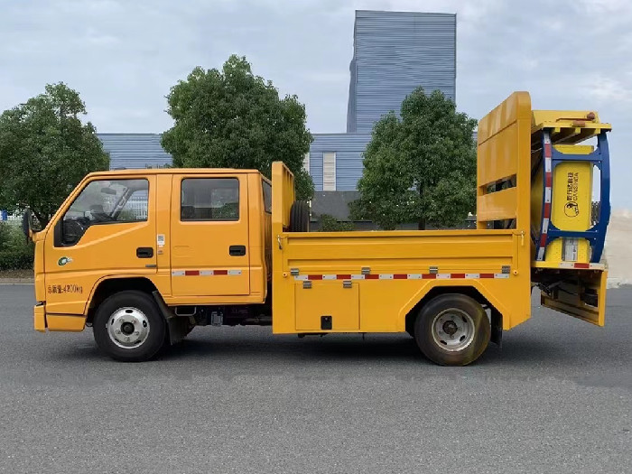 江铃防撞缓冲车