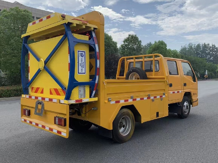 江铃防撞缓冲车