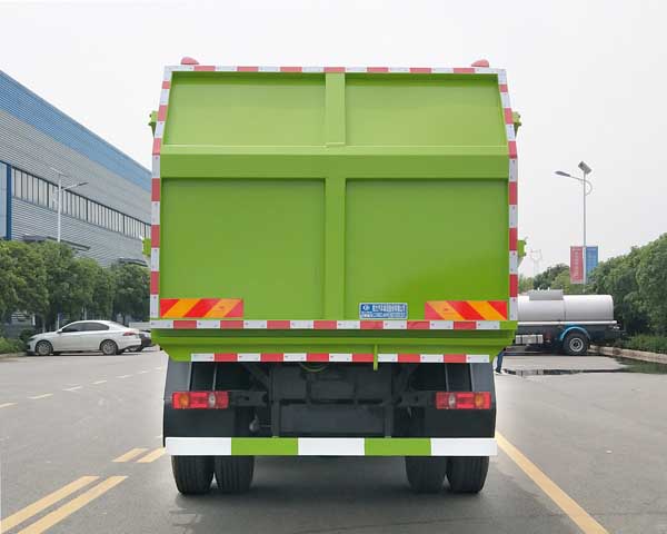 东风专底压缩式对接垃圾车