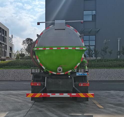 程力威牌CLW5185GXWE6型吸污车