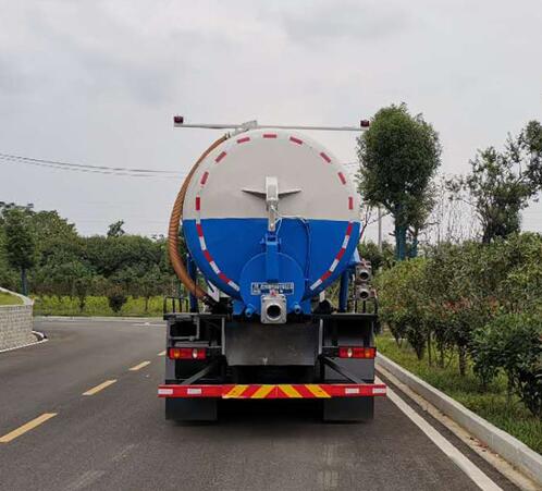 程力威牌CLW5250GXWE6型吸污车