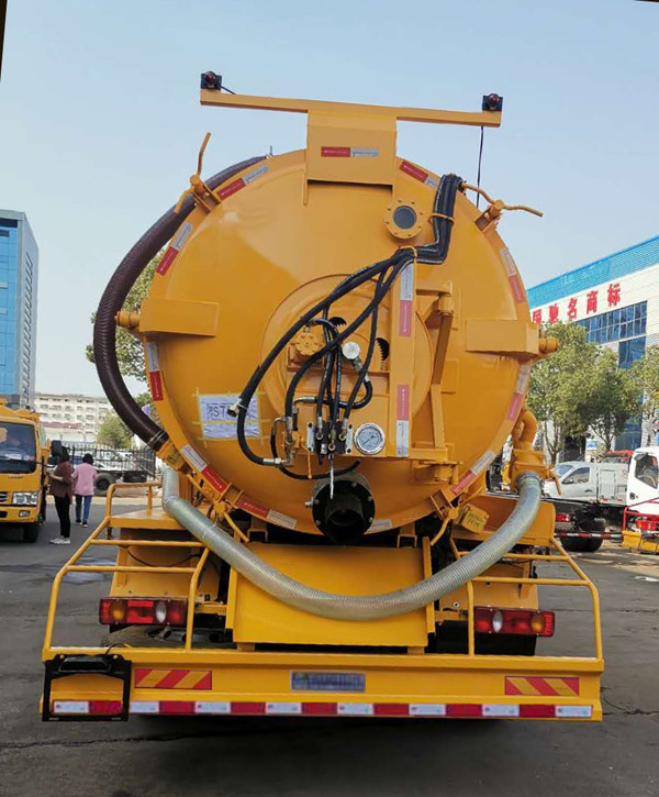 程力威牌CLW5181GQWD6型清洗吸污车