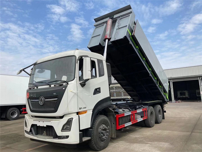 东风天龙对接自卸翼展垃圾车