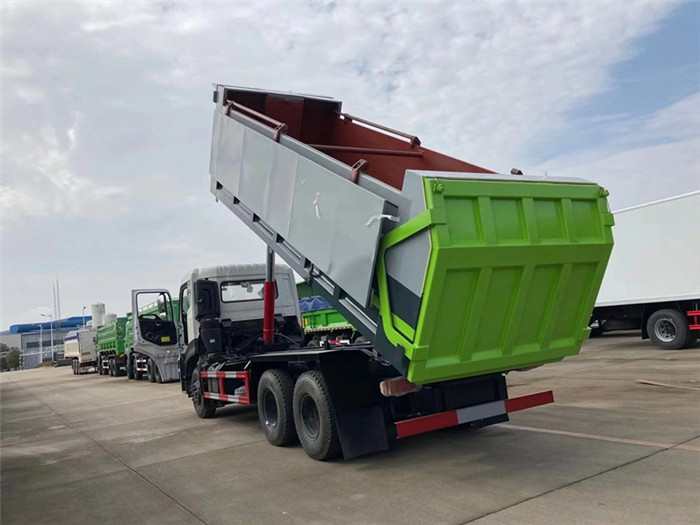 东风天龙自卸翼展垃圾车