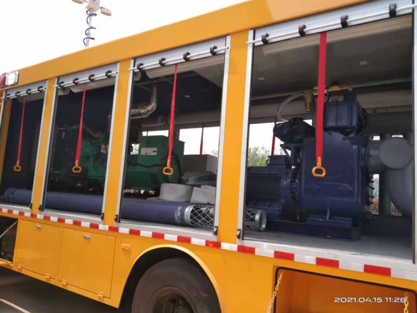 东风天锦排水车