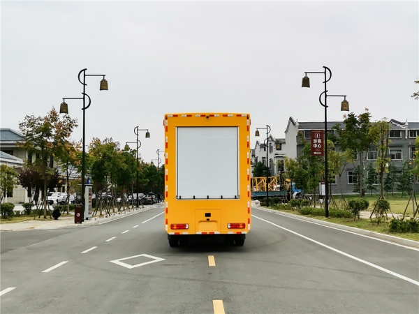 重汽豪沃3000-4000³排水车