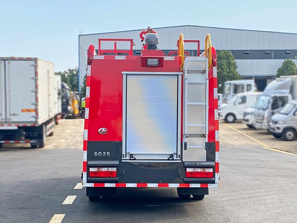 东风小多利卡水罐2.5T消防