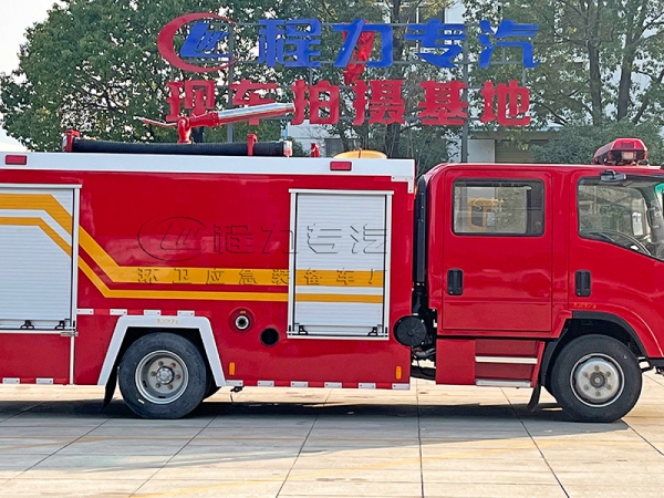 五十铃3.5T泡沫消防车