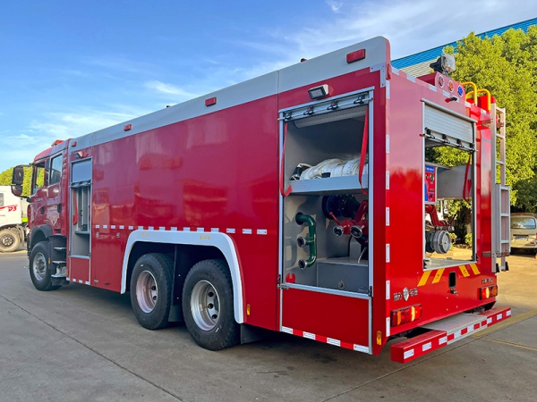 重汽豪沃12T水罐消防车