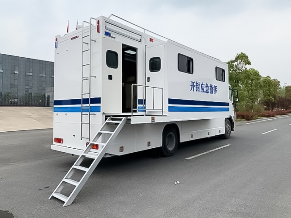 重汽豪沃通信指挥车