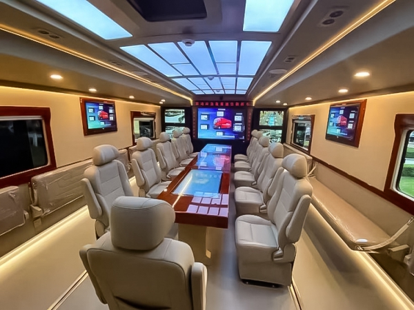 重汽豪沃通信指挥车